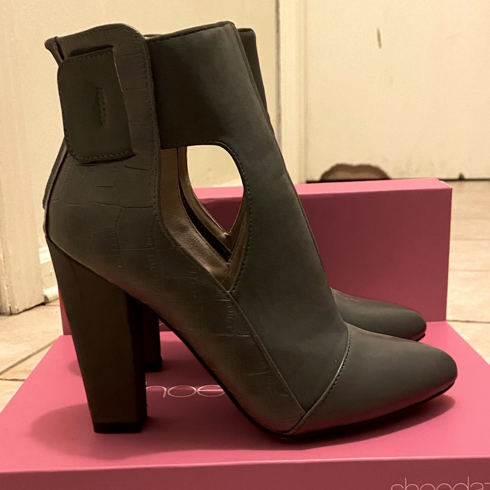 Isabella Rue Daenarys Gray Booties 7.5